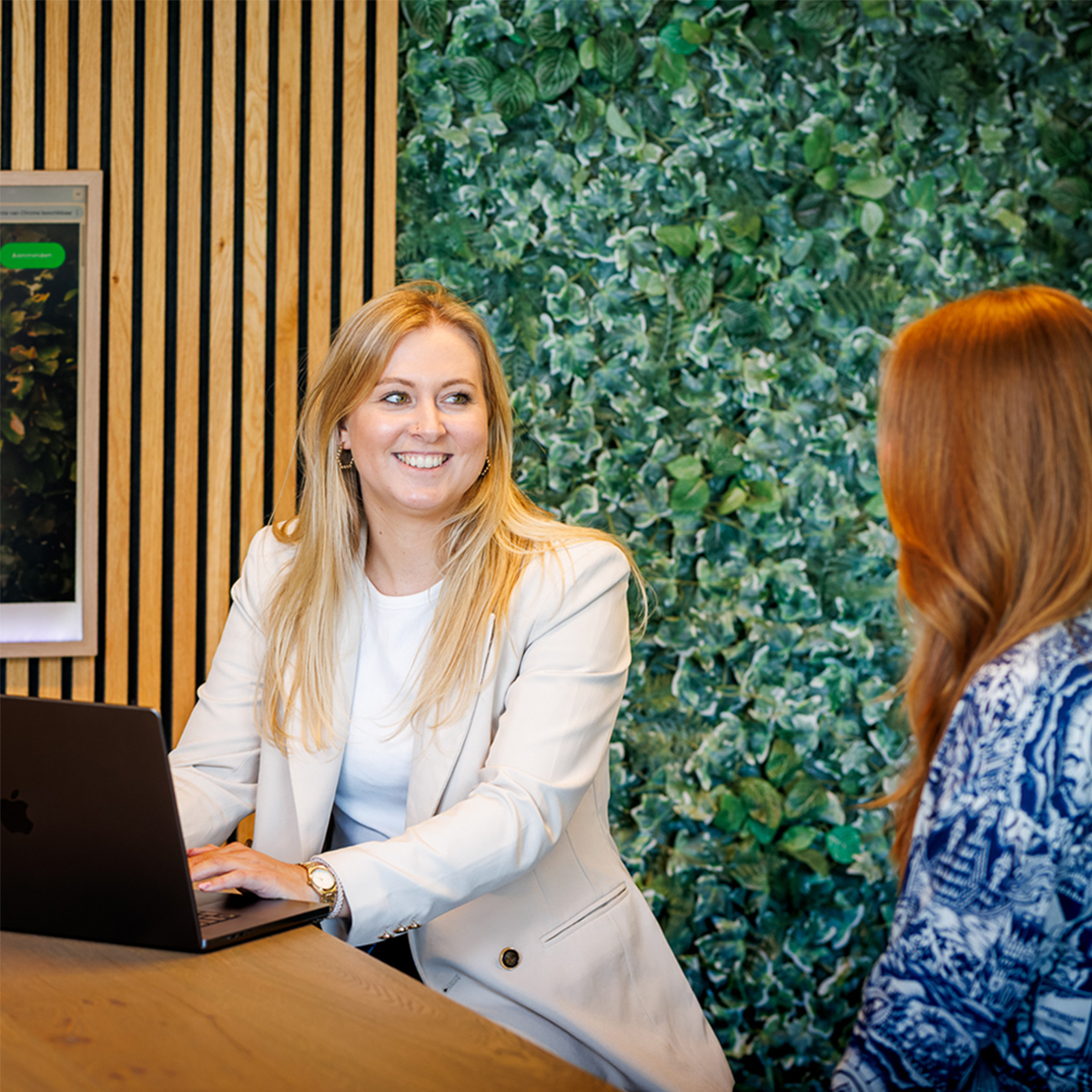 Twee specialisten van Mooi Online bespreken de aanpak en investering voor een nieuwe website